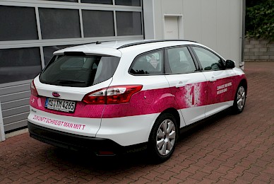 Fahrzeugbeschriftung Ford Focus Telekom Magenta Eins  (Bild 3/5)
