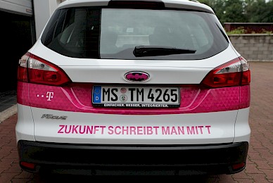 Fahrzeugbeschriftung Ford Focus Telekom Magenta Eins  (Bild 4/5)