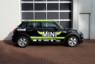 Fahrzeugbeschriftung Mini One 5 Tuerer Rsv Dueren Begleitfahrzeug  (Bild 7/9)