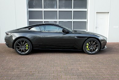 Vollverklebung Aston Martin Db11 Von Dunkelblau In Quantum Silver 