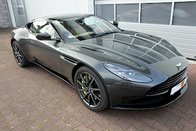 Vollverklebung Aston Martin Db11 Von Dunkelblau In Quantum Silver  (Bild 2/10)