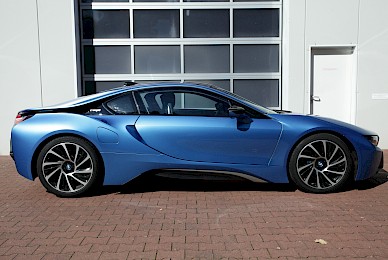 Bmw I8 Vollverklebung Von Schwarz In Protonicblue Metallic 