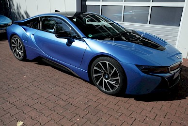 Bmw I8 Vollverklebung Von Schwarz In Protonicblue Metallic  (Bild 2/10)