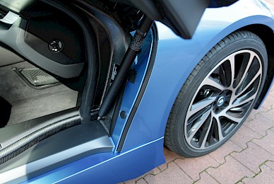 Bmw I8 Vollverklebung Von Schwarz In Protonicblue Metallic  (Bild 7/10)