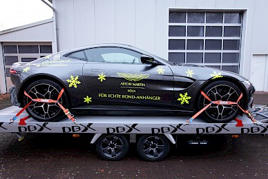 Aston Martin Dbx Und Aston Martin Vantage Werbebeschriftung  (Bild 3/9)