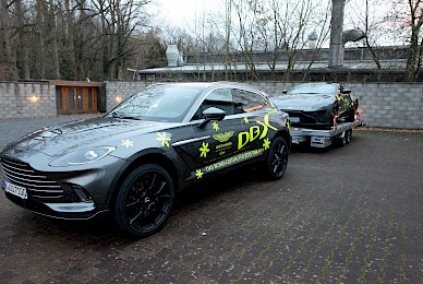 Aston Martin Dbx Und Aston Martin Vantage Werbebeschriftung  (Bild 5/9)
