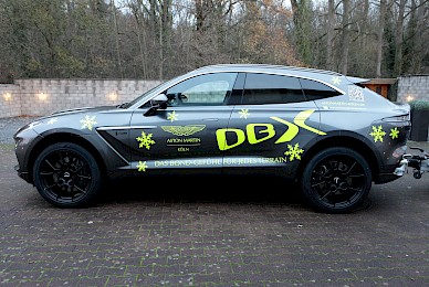 Aston Martin Dbx Und Aston Martin Vantage Werbebeschriftung  (Bild 6/9)