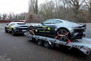 Aston Martin Dbx Und Aston Martin Vantage Werbebeschriftung  (Bild 8/9)