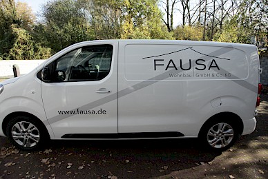 Fahrzeugbeschriftung Opel Vivaro Fausa Wohnbau  (Bild 5/6)