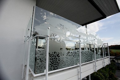 Sichtschutz Balkonverglasung Im Afrika Stil  (Bild 2/3)