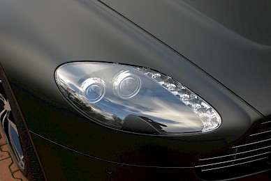 Vollverklebung Aston Martin V12 Vantage Von Schwarz Glaenzend In Schwarz Matt  (Bild 3/6)