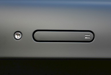 Vollverklebung Aston Martin V12 Vantage Von Schwarz Glaenzend In Schwarz Matt  (Bild 4/6)