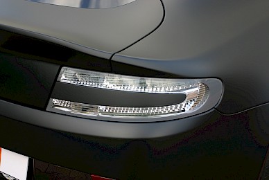 Vollverklebung Aston Martin V12 Vantage Von Schwarz Glaenzend In Schwarz Matt  (Bild 5/6)