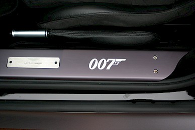 Vollverklebung Aston Martin V12 Vantage Von Schwarz In Anthrazit Matt Metallic  (Bild 6/7)