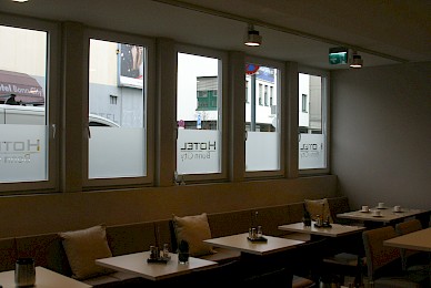 Sichtschutz Fuer Hotel Fruehstuecksraum  (Bild 2/4)