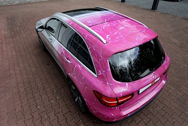 Digitaldruck An Einem Mercedes Glc F Cell Mitweissdruck Auf Transparent  (Bild 5/7)