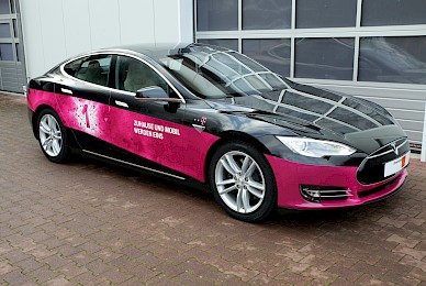 Fahrzeugbeschriftung Tesla Model S Telekom  (Bild 2/8)