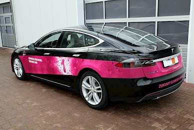 Fahrzeugbeschriftung Tesla Model S Telekom  (Bild 5/8)