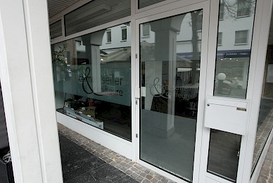 Sichtschutz Und Werbung Friseursalon  (Bild 2/3)