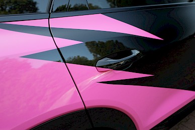 Fahrzeugbeschriftung Audi E Tron Telekom  (Bild 4/8)