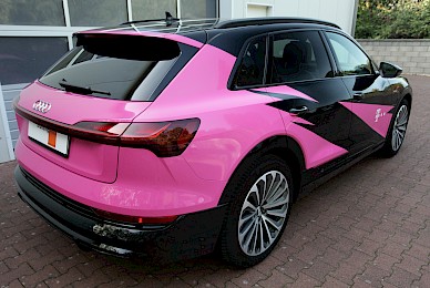 Fahrzeugbeschriftung Audi E Tron Telekom  (Bild 5/8)