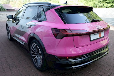 Fahrzeugbeschriftung Audi E Tron Telekom  (Bild 7/8)