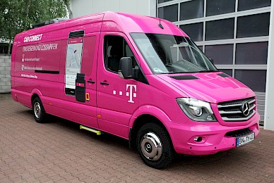 Vollverklebung Von Vito Und Sprinter In Telemagenta  (Bild 2/9)