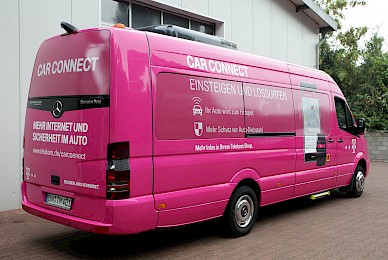 Vollverklebung Von Vito Und Sprinter In Telemagenta  (Bild 3/9)