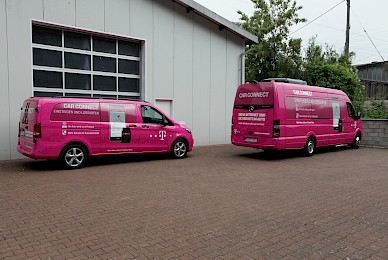 Vollverklebung Von Vito Und Sprinter In Telemagenta  (Bild 7/9)