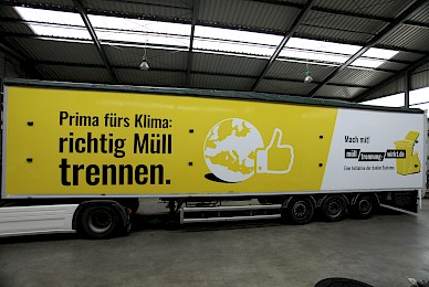 Vollverklebung Einer Aufliegerseite Mit Digitaldrucken  (Bild 2/5)