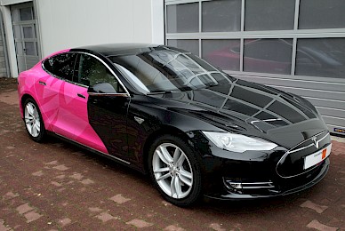 Teilbeklebung Tesla Model S Telekom  (Bild 2/8)