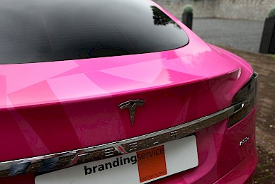 Teilbeklebung Tesla Model S Telekom  (Bild 6/8)