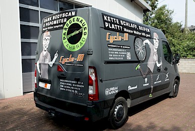 Beschriftung Eines Transporters Mit Digitaldrucken  (Bild 2/5)