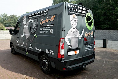 Beschriftung Eines Transporters Mit Digitaldrucken  (Bild 4/5)