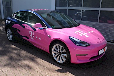 Teilbeklebung Tesla Model 3 Telekom Flammen  (Bild 2/6)