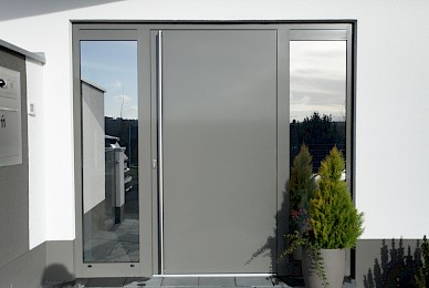 Sonnenschutz Eingang Privathaus 