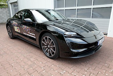 Beschriftung Porsche Taycan Jeck Im Sunnesching  (Bild 2/4)