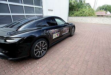 Beschriftung Porsche Taycan Jeck Im Sunnesching  (Bild 3/4)