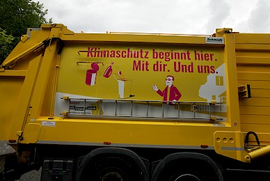 Werbebeschriftung Auf Entsorgungsfahrzeug Mit Digitaldrucken  (Bild 2/3)