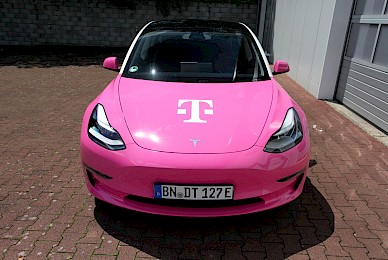 Teilbeklebung Telekom Tesla Model 3 Flammen  (Bild 4/6)