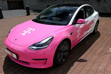 Teilbeklebung Telekom Tesla Model 3 Flammen  (Bild 5/6)