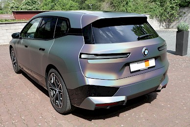 Vollverklebung Bmw Ix In Psychedelic Matt  (Bild 4/5)