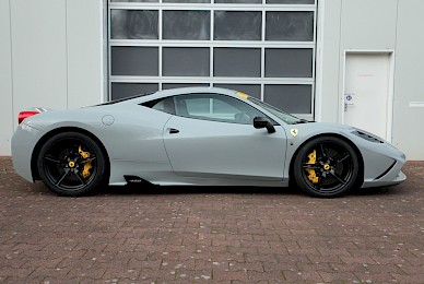 Vollverklebung Ferrari 458 Speciale Von Schwarz In Hellgrau Glaenzend 