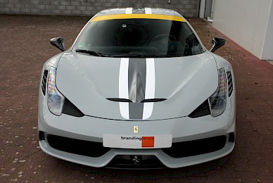 Vollverklebung Ferrari 458 Speciale Von Schwarz In Hellgrau Glaenzend  (Bild 3/10)