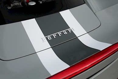 Vollverklebung Ferrari 458 Speciale Von Schwarz In Hellgrau Glaenzend  (Bild 8/10)